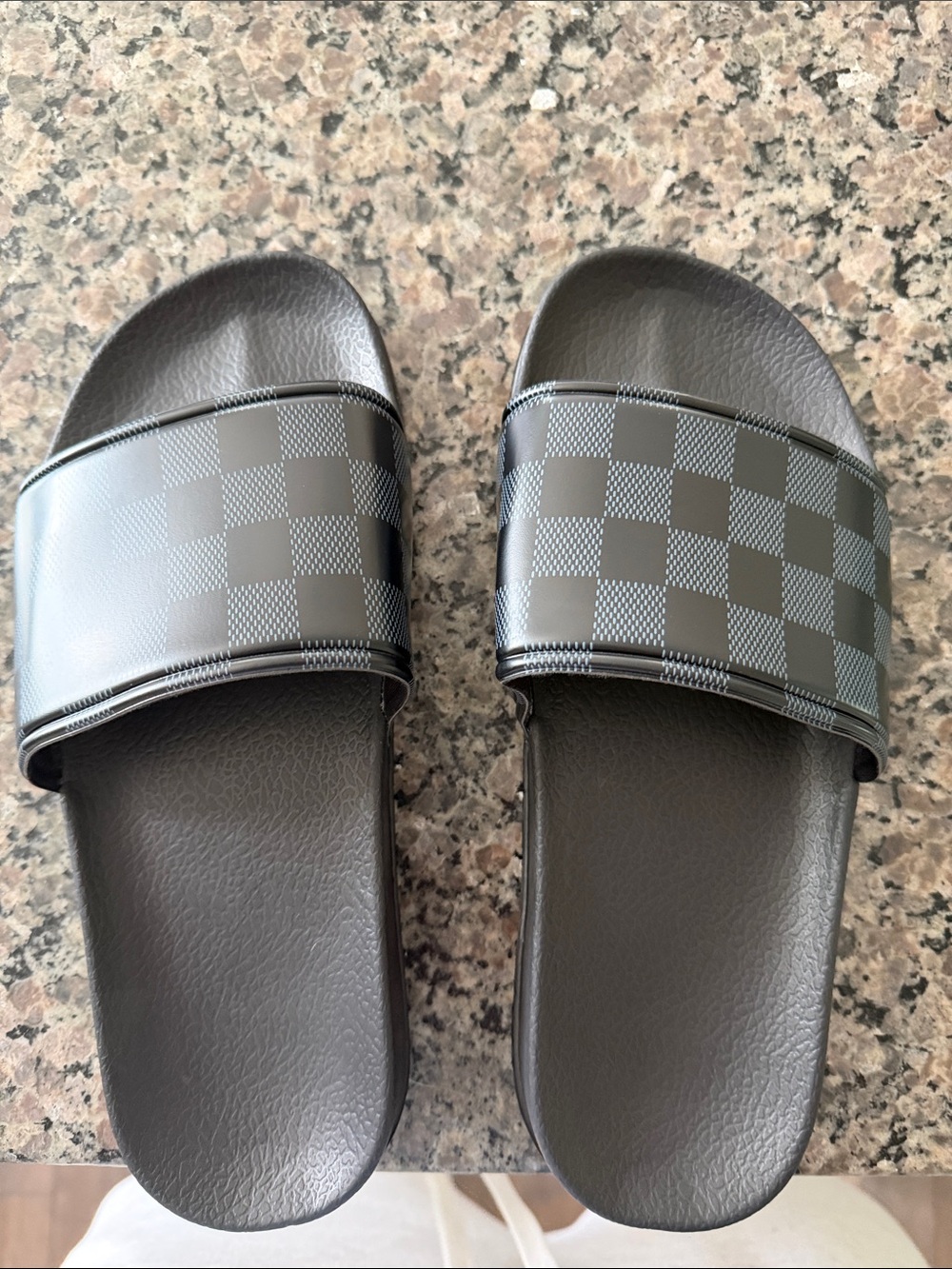 Women’s Check-Pattern Slide Sandals in Charcoal Gray
